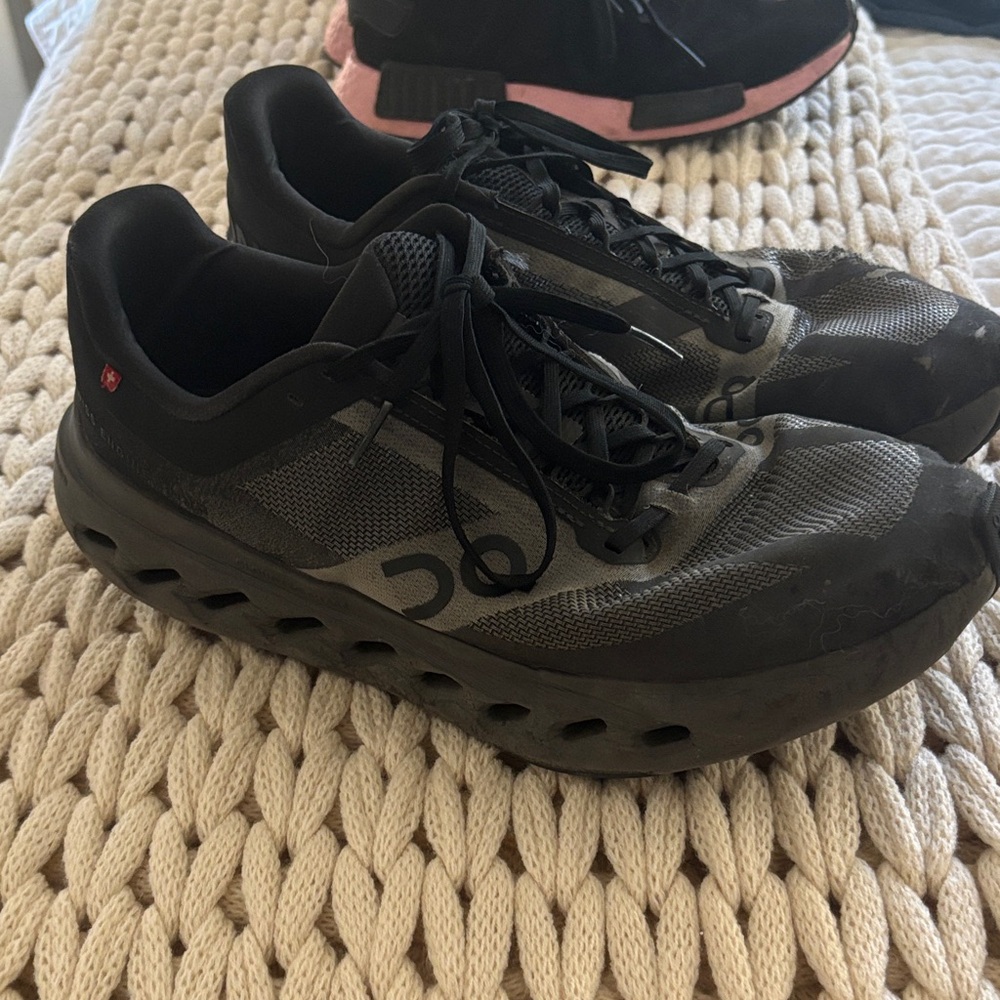 On Men's Black and Gray Athletic Shoes